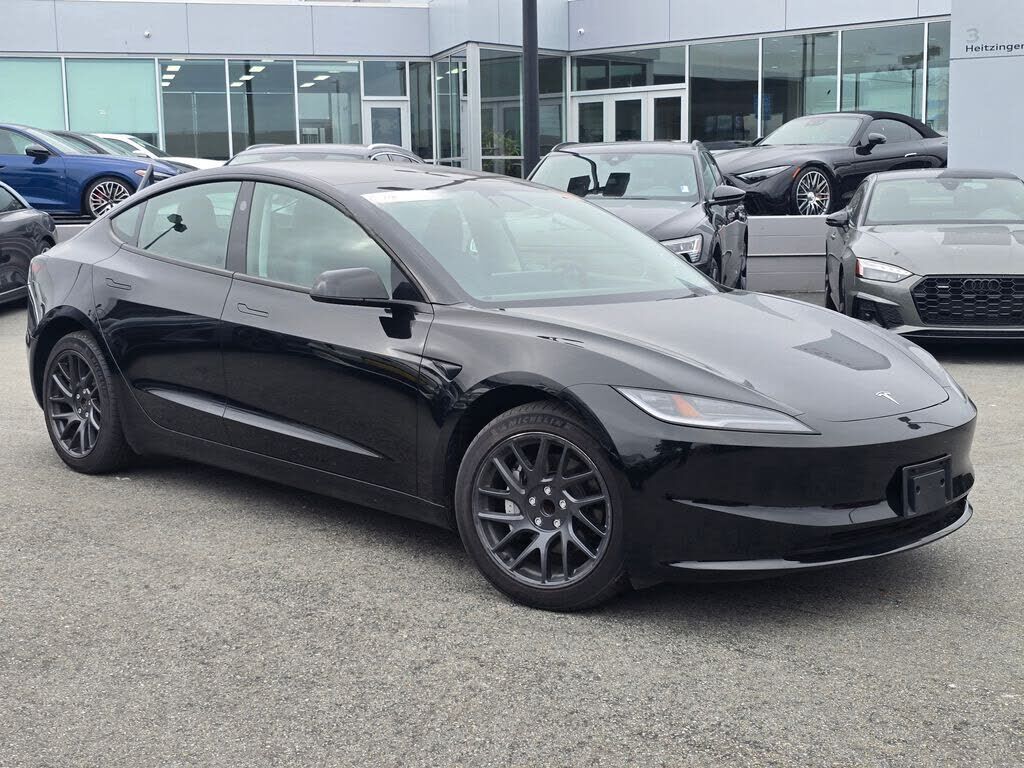 2025 TESLA Model 3