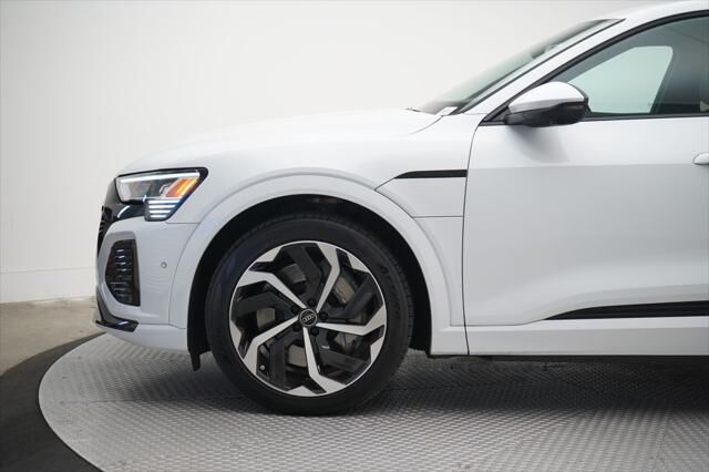2024 Audi Q8