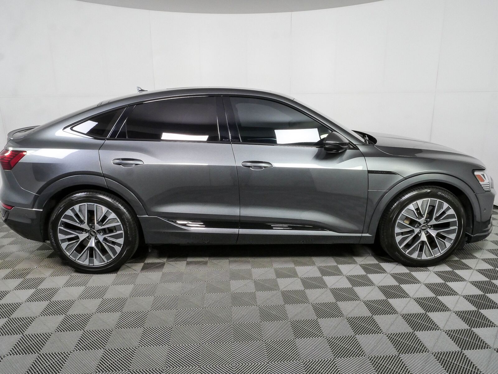 2024 Audi Q8