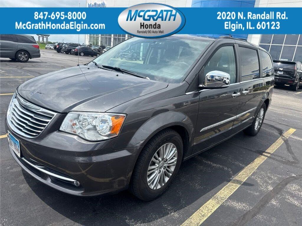2016 CHRYSLER Town and Country