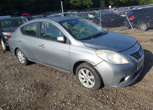 2012 NISSAN Versa