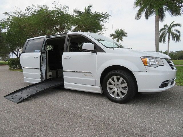 2014 CHRYSLER Town and Country