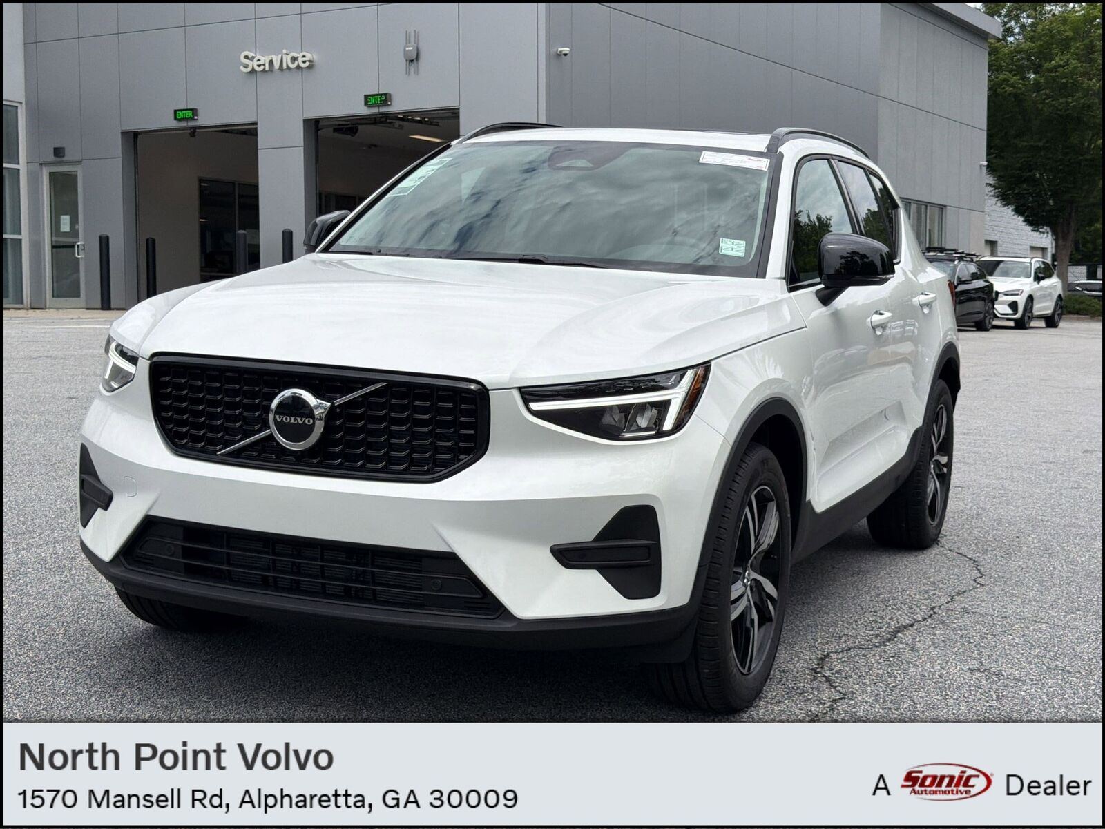 2026 VOLVO XC40