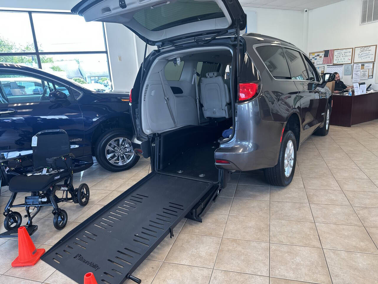 2021 CHRYSLER Voyager