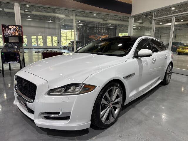 2016 JAGUAR XJ