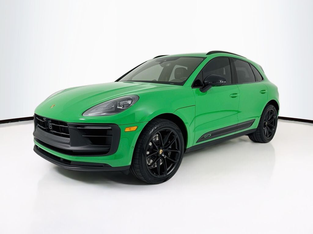 2026 PORSCHE Macan