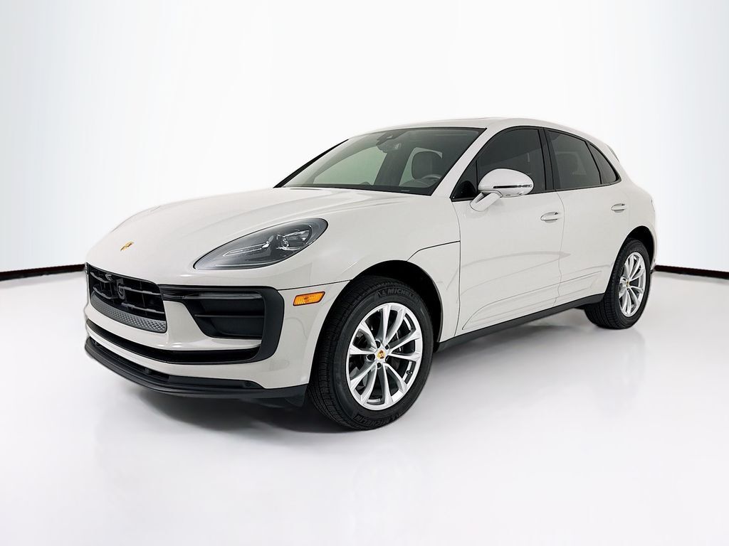 2025 PORSCHE Macan