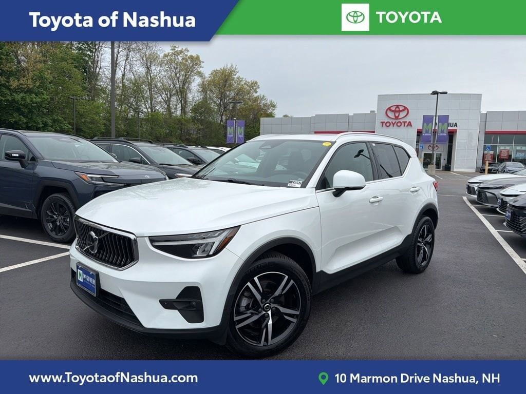2023 VOLVO XC40