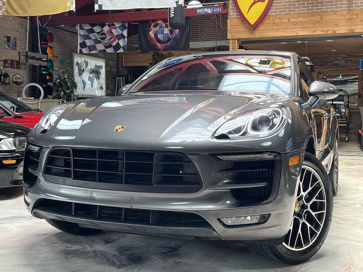 2017 PORSCHE Macan