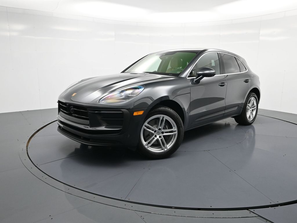 2026 PORSCHE Macan