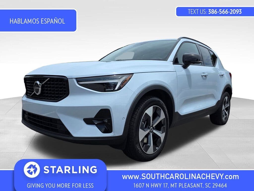 2026 VOLVO XC40