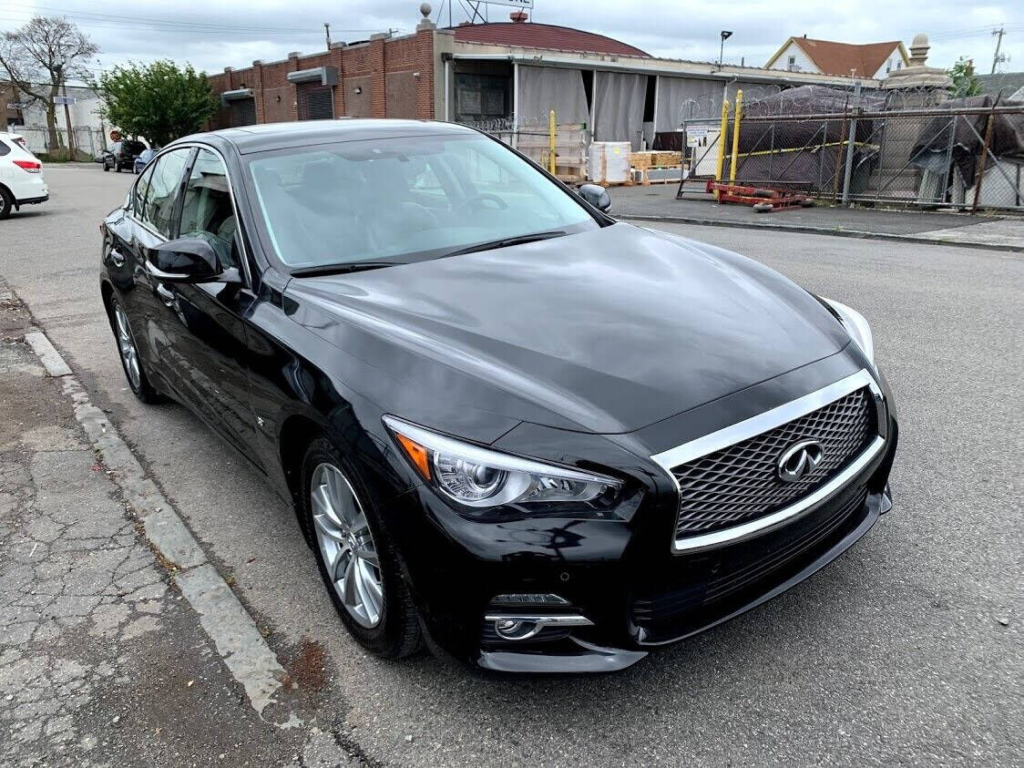 2015 INFINITI Q50