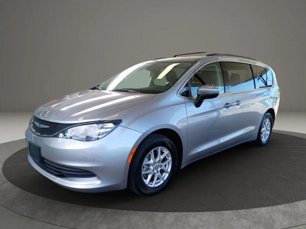 2020 CHRYSLER Voyager