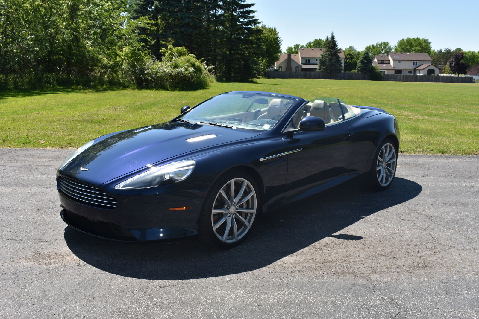 2016 ASTON MARTIN DB9