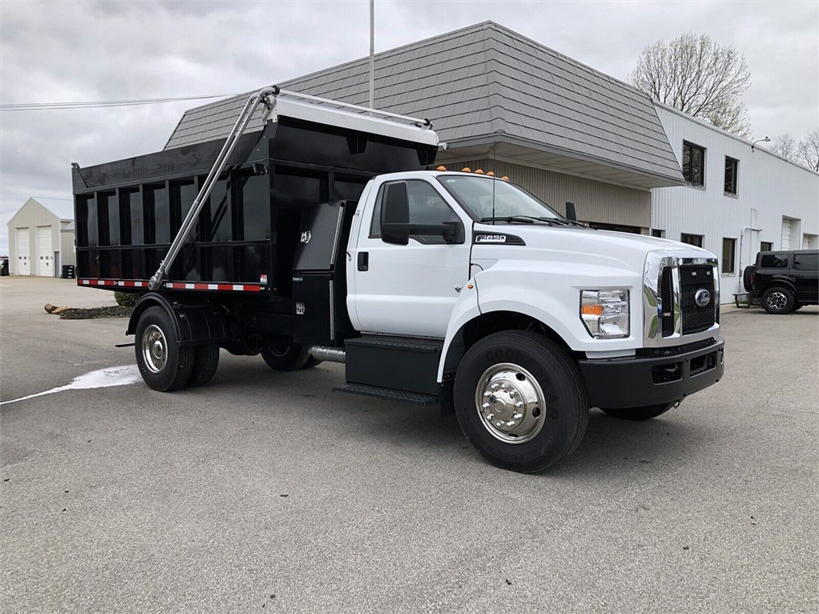 2024 FORD F-650