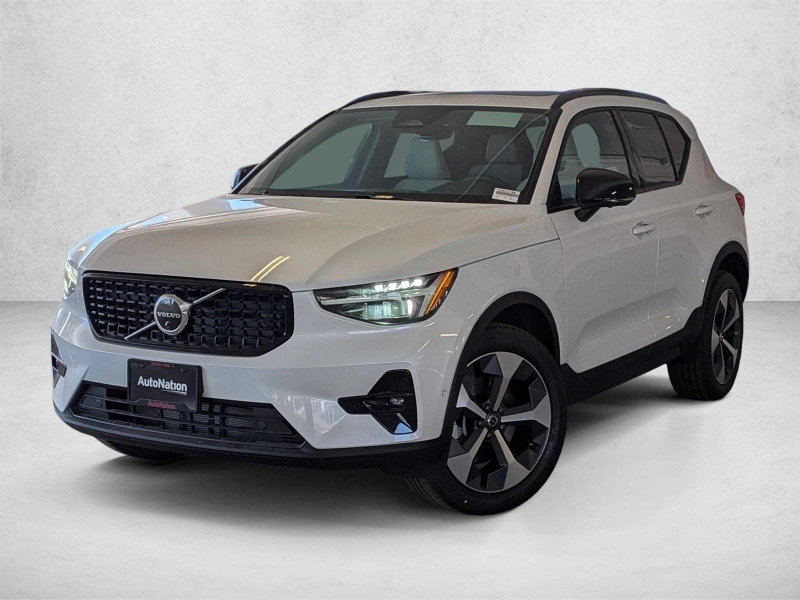 2026 VOLVO XC40