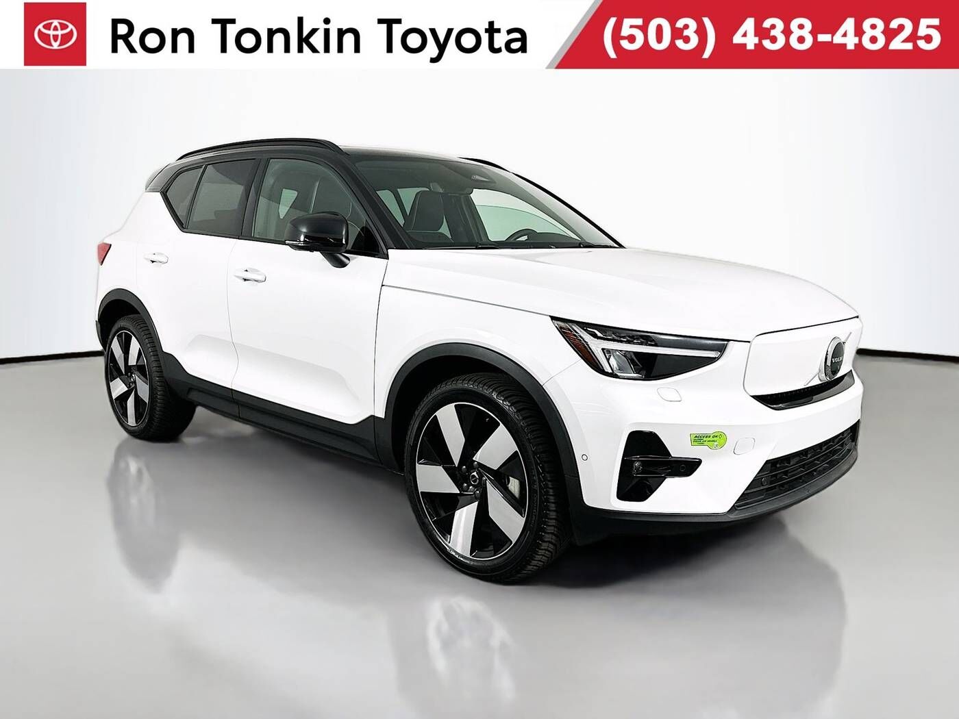 2023 VOLVO XC40