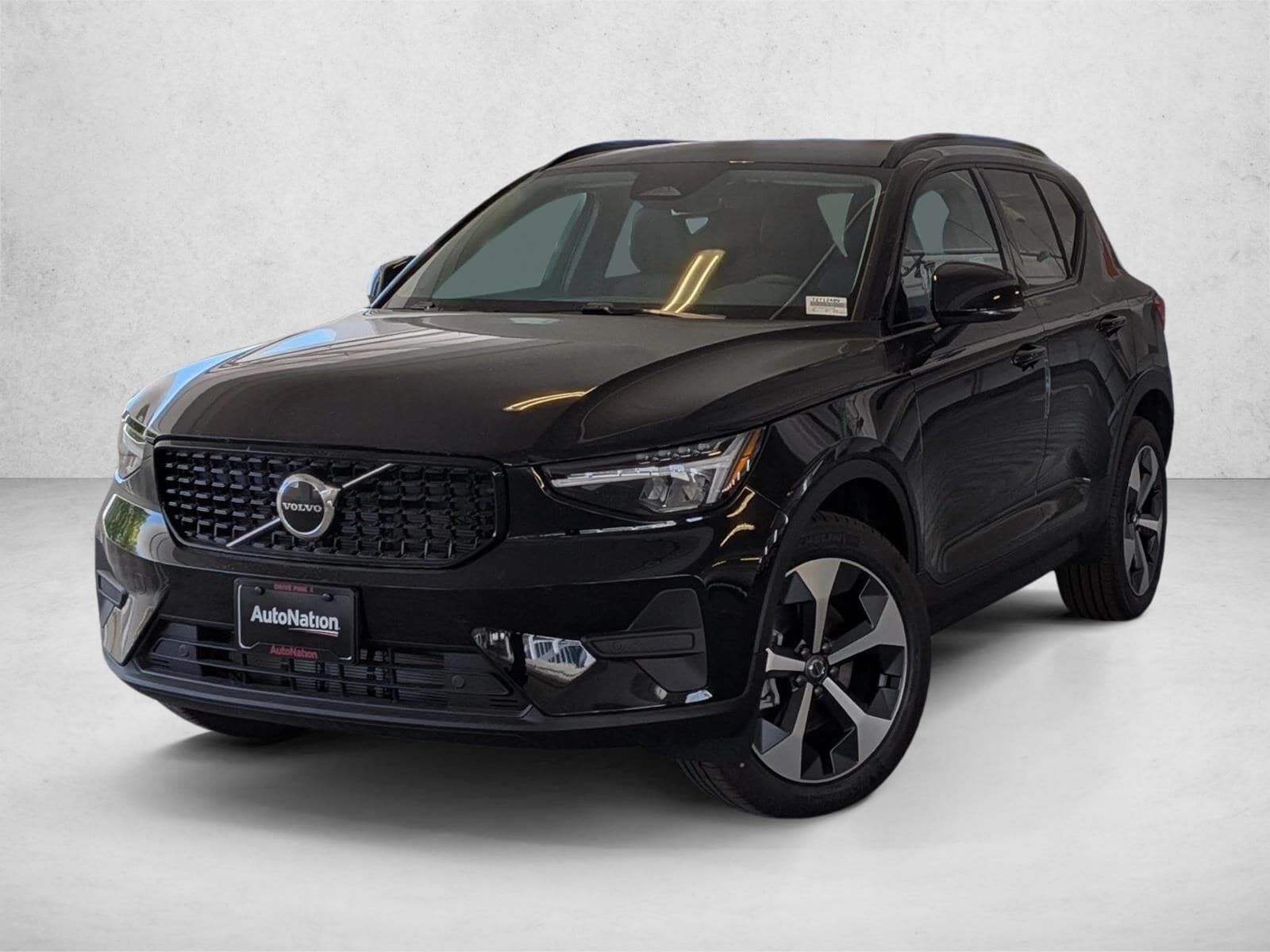 2026 VOLVO XC40