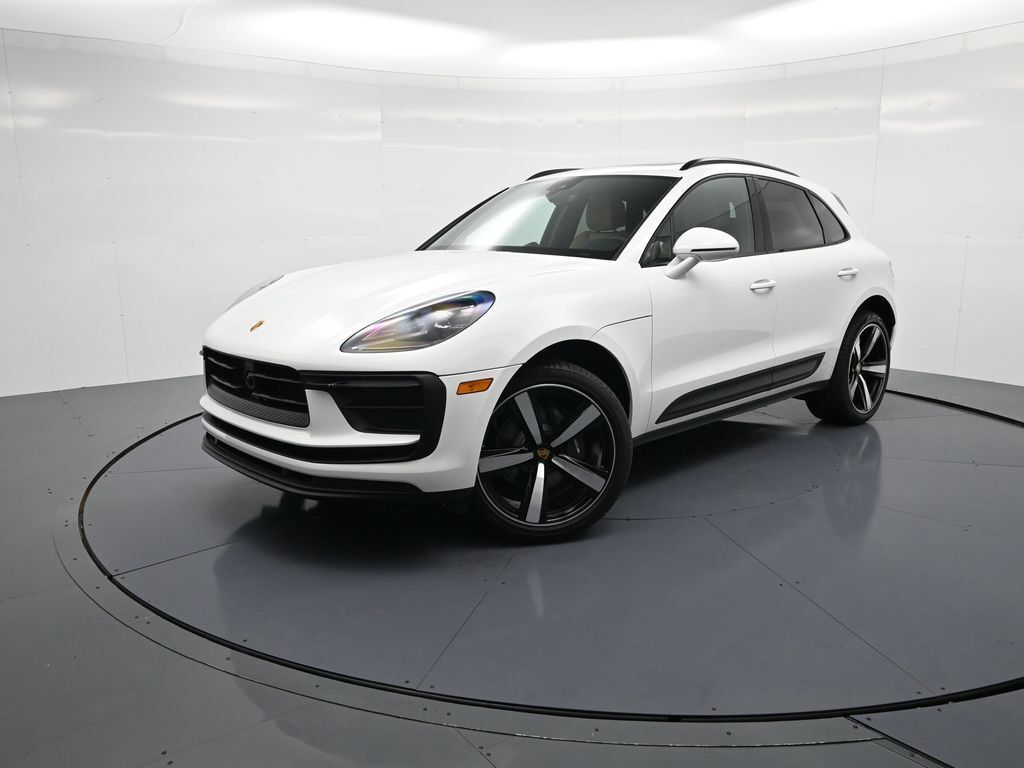 2026 PORSCHE Macan