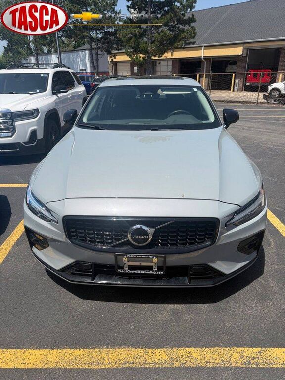 2024 VOLVO S60