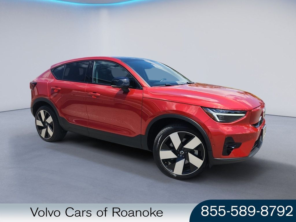 2023 VOLVO C40
