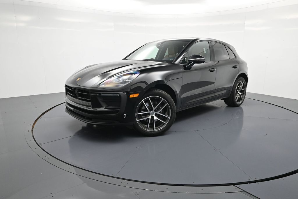 2026 PORSCHE Macan