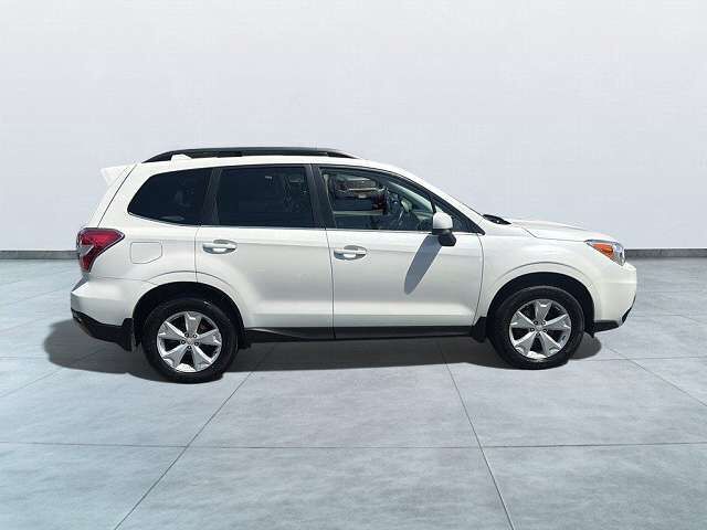 2016 SUBARU Forester