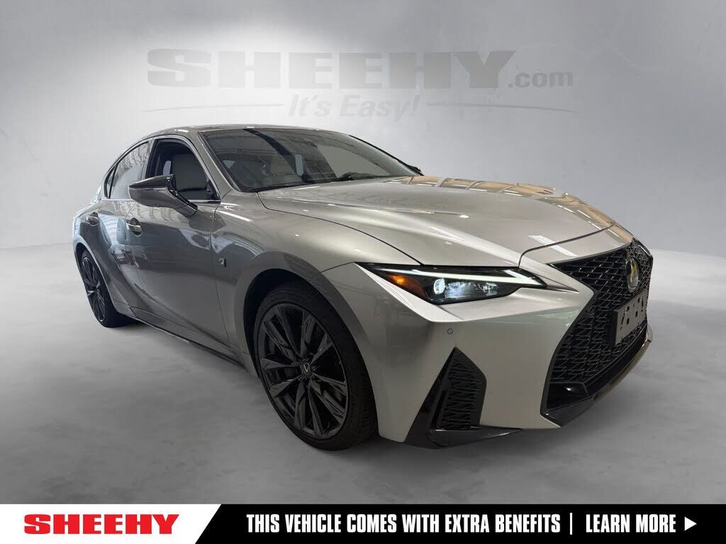 2022 LEXUS IS