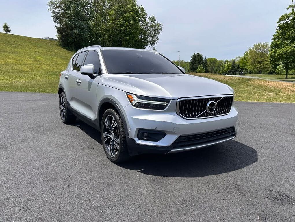 2019 VOLVO XC40