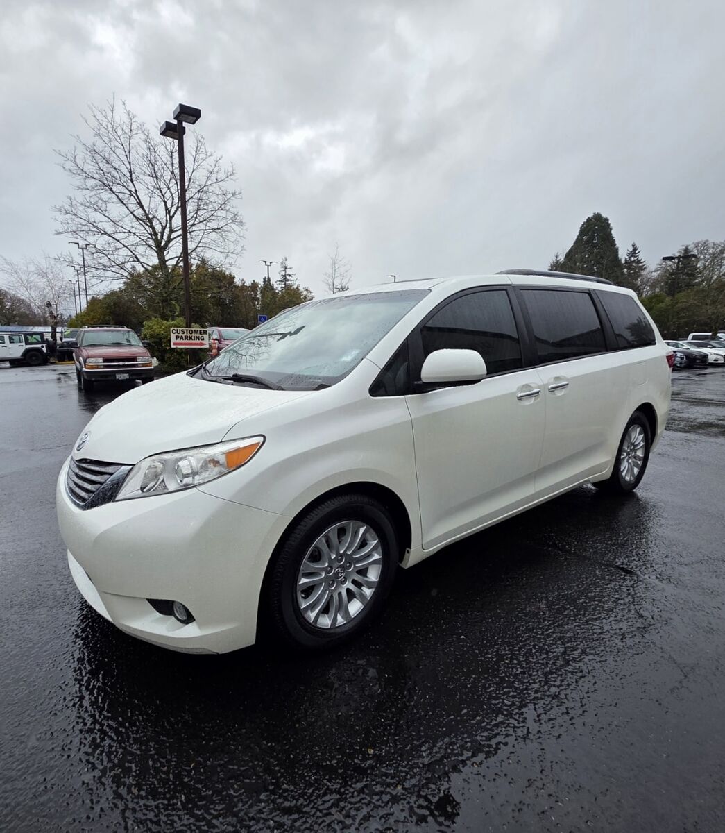 2015 TOYOTA Sienna