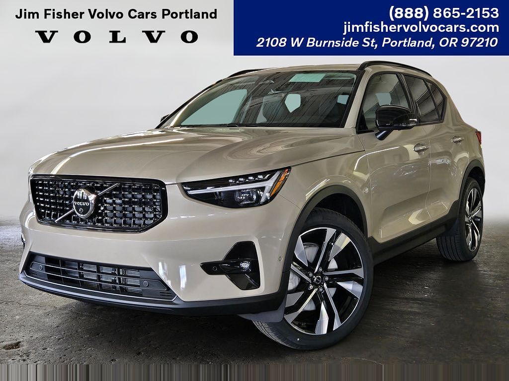 2026 VOLVO XC40
