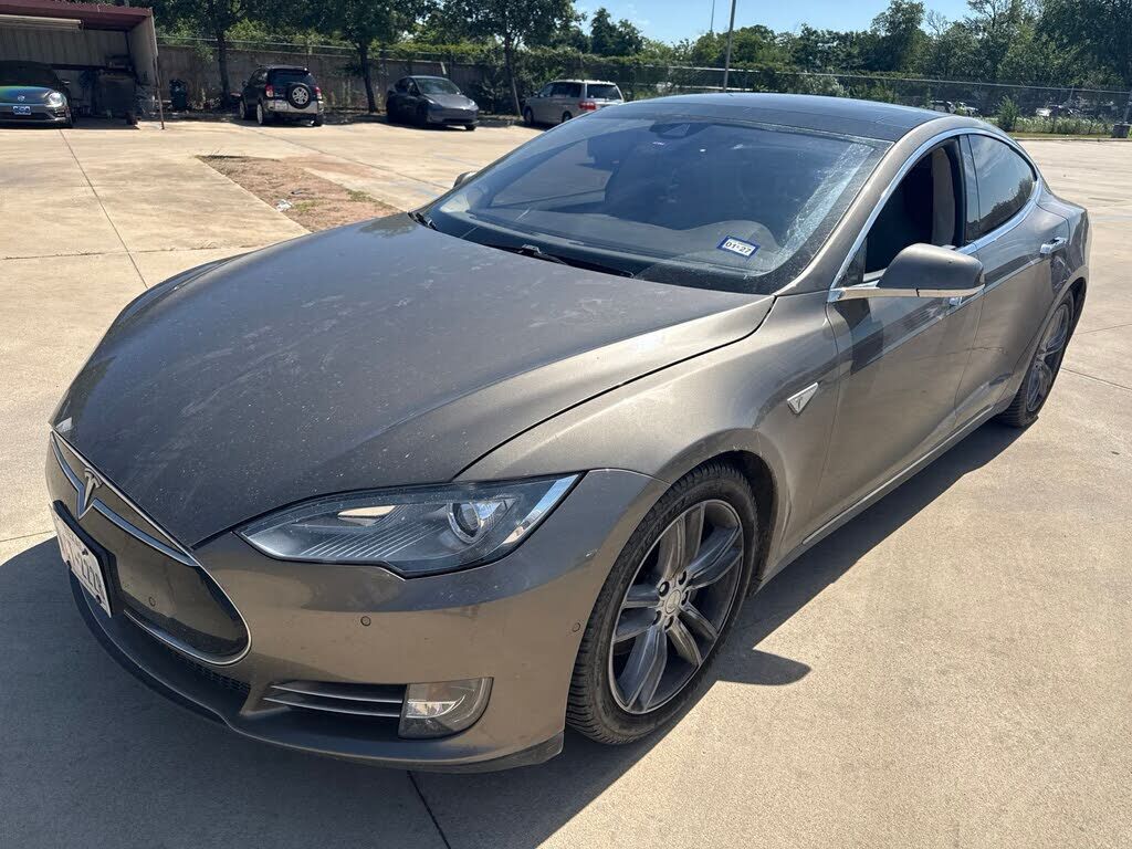 2015 TESLA Model S