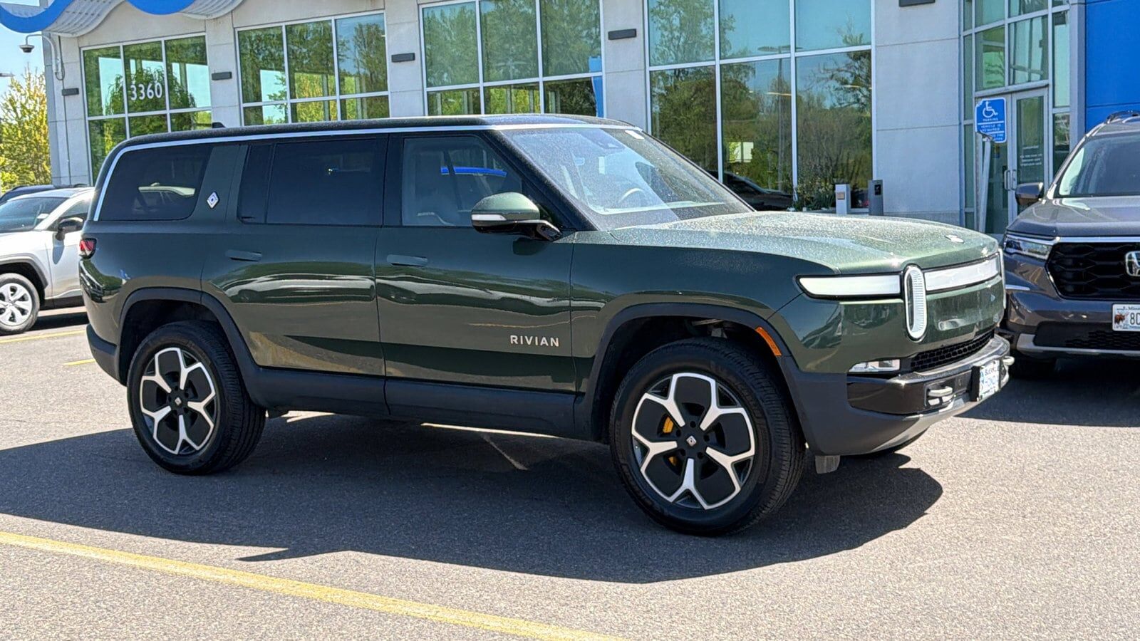2024 RIVIAN R1S