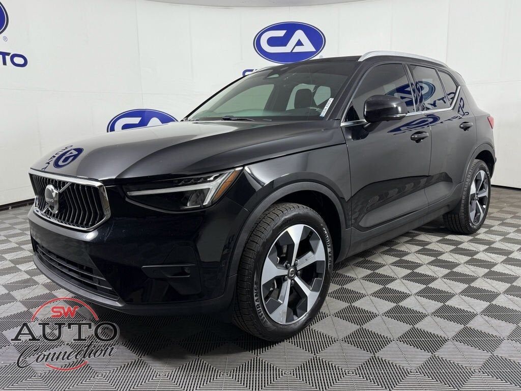 2024 VOLVO XC40