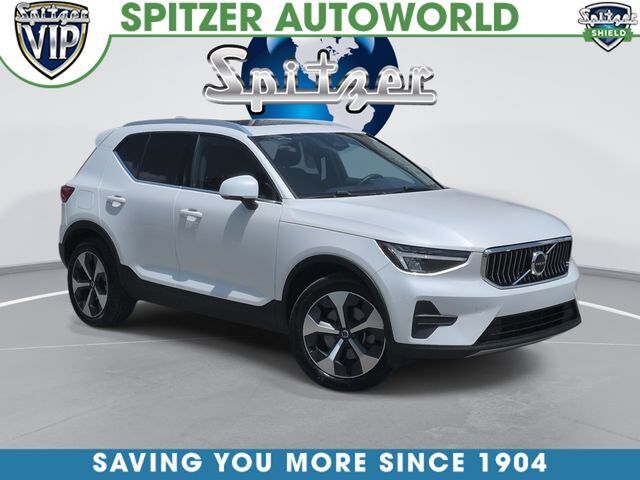 2024 VOLVO XC40