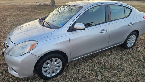 2012 NISSAN Versa