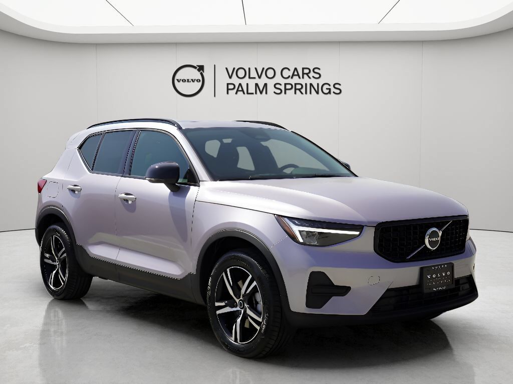 2026 VOLVO XC40