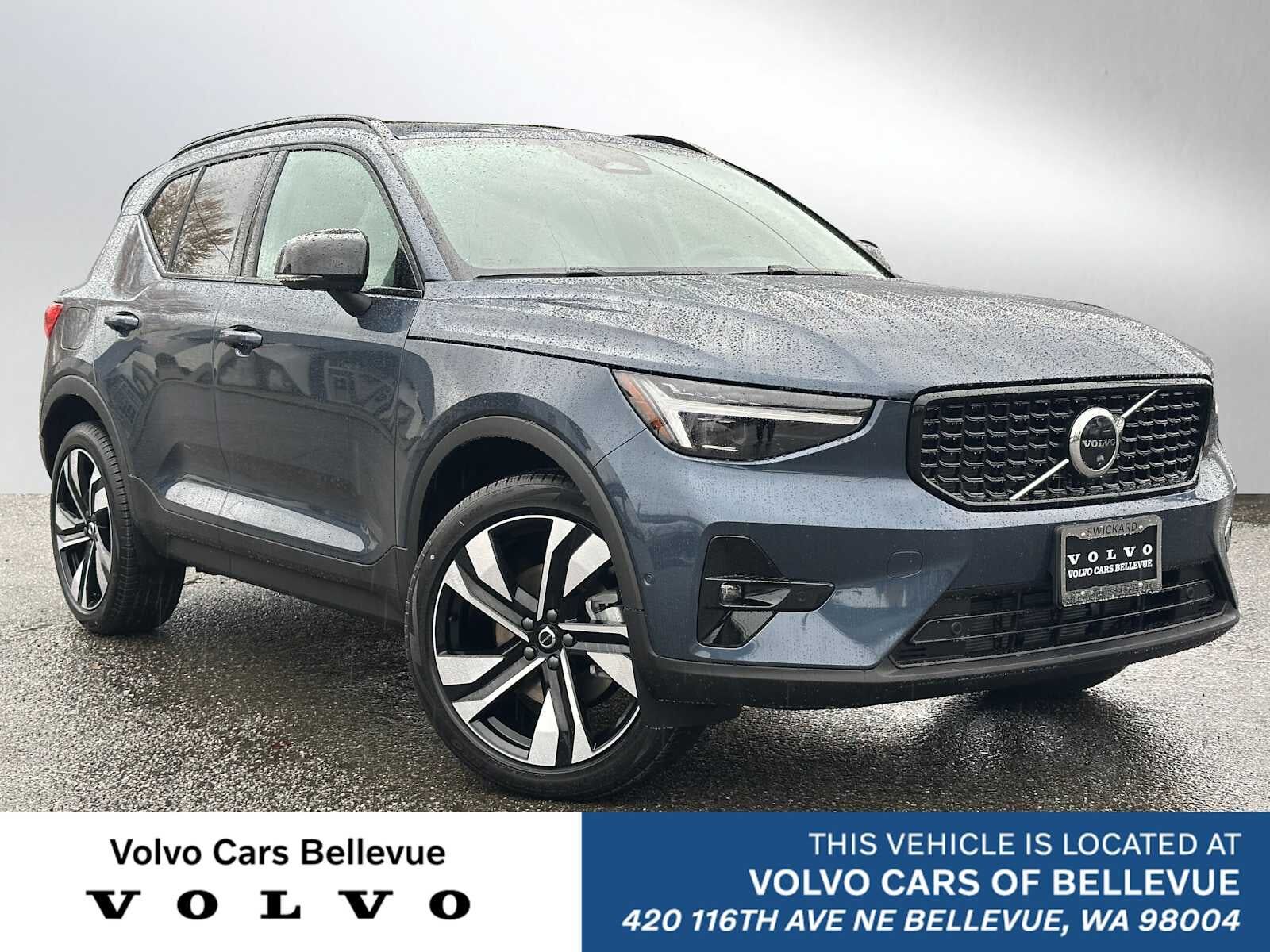 2026 VOLVO XC40