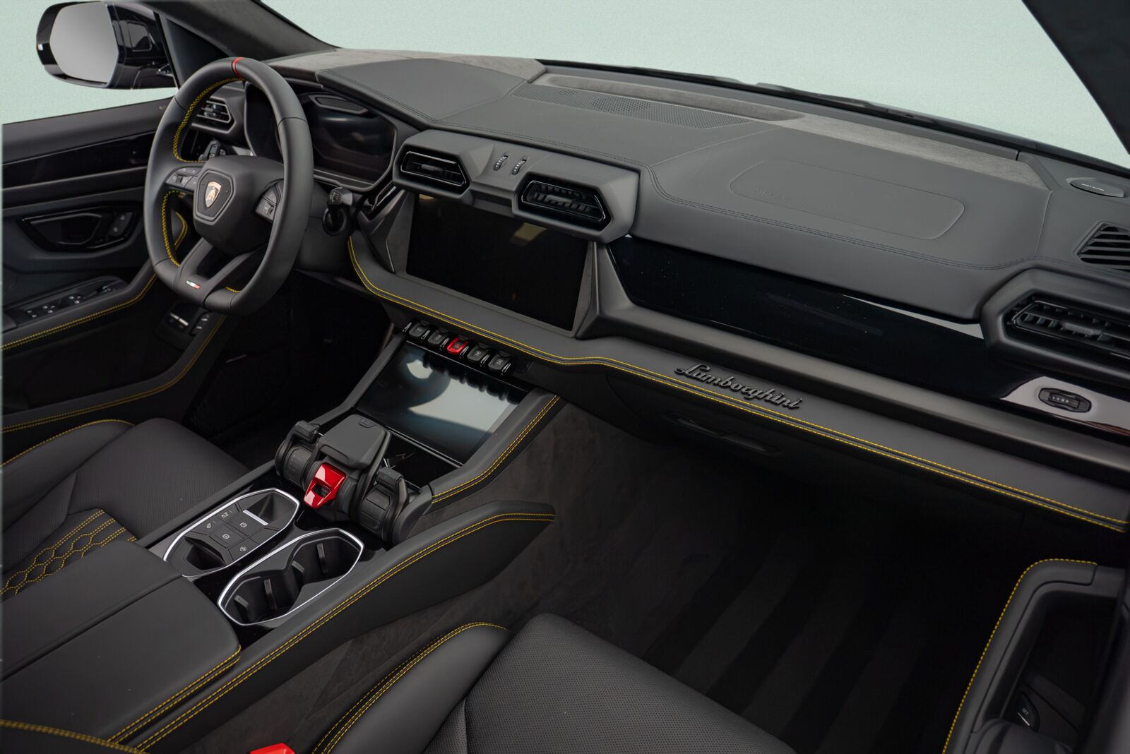 2026 LAMBORGHINI URUS