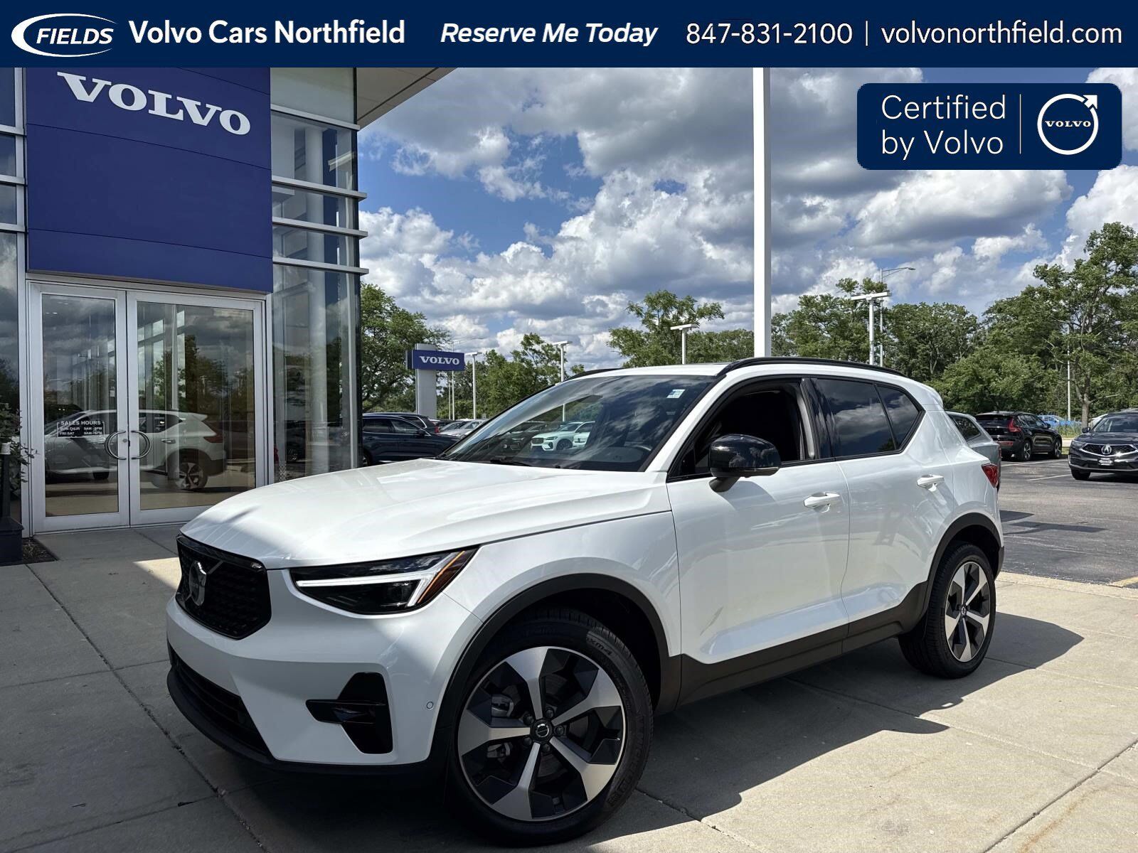 2026 VOLVO XC40
