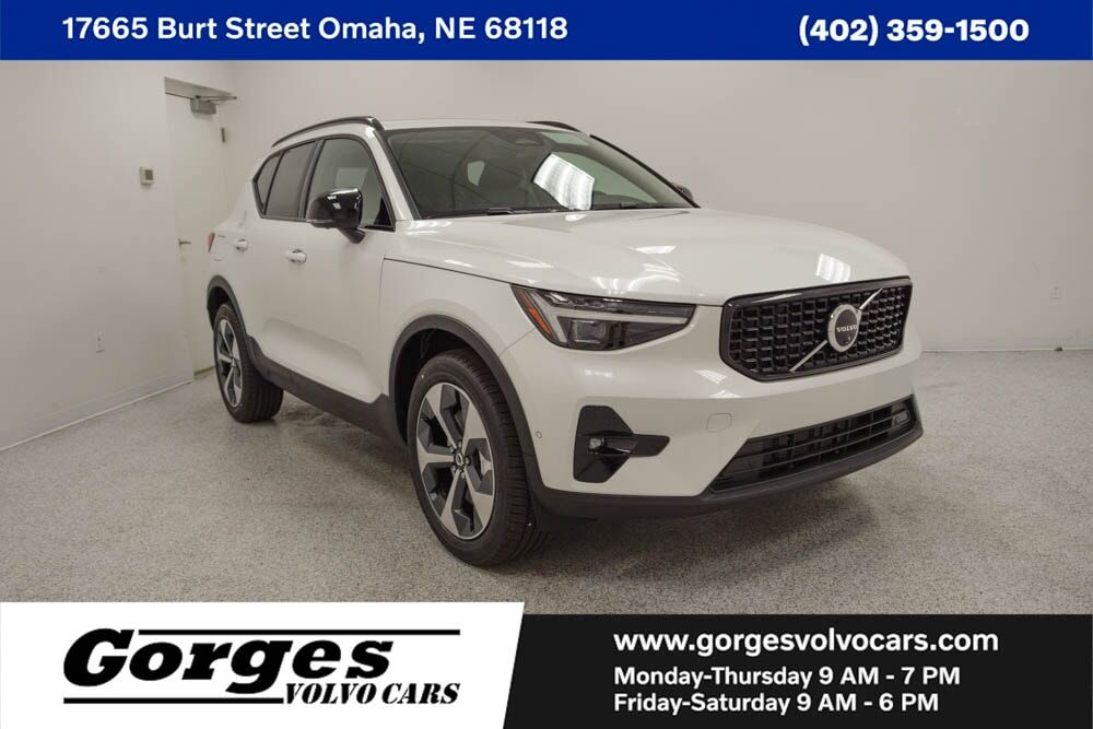 2026 VOLVO XC40