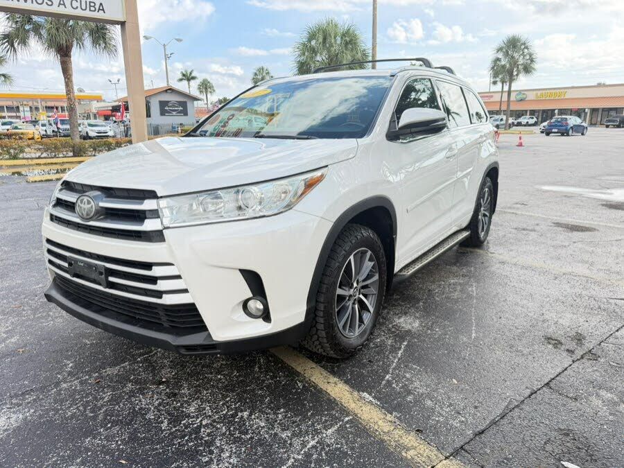 2017 TOYOTA Highlander