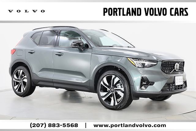 2026 VOLVO XC40