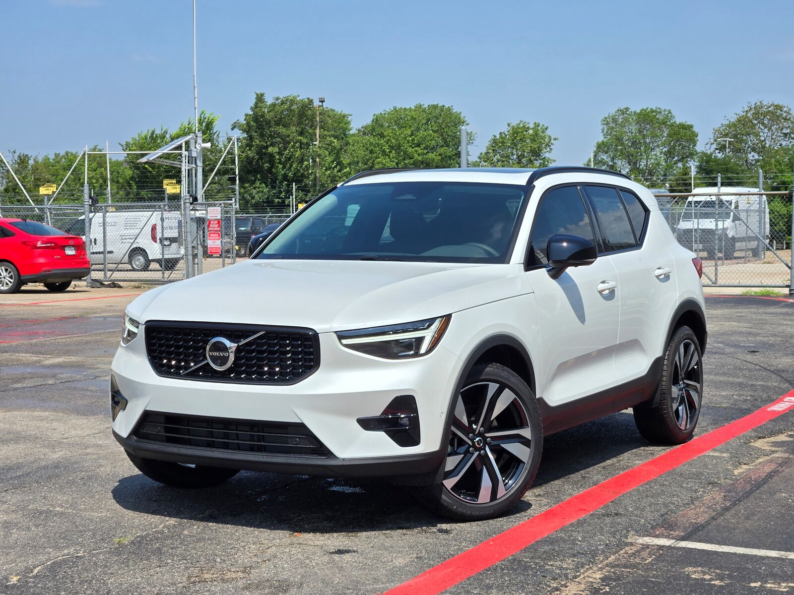 2026 VOLVO XC40
