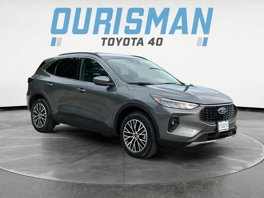 2025 FORD Escape
