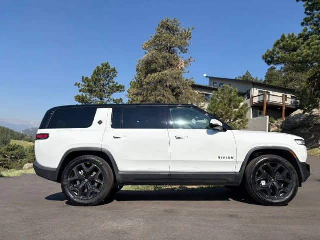 2025 RIVIAN R1S