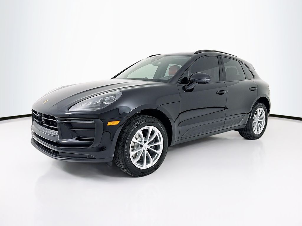 2026 PORSCHE Macan