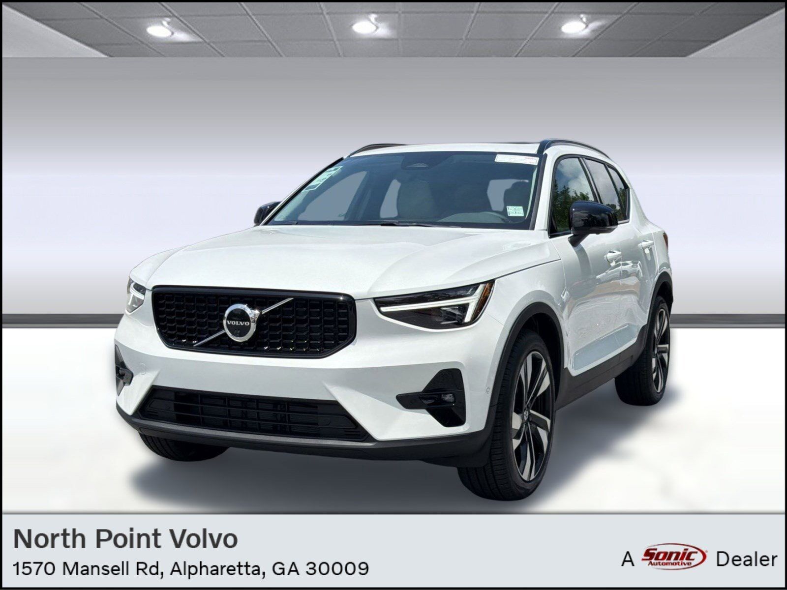 2026 VOLVO XC40