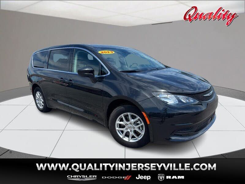 2023 CHRYSLER Voyager