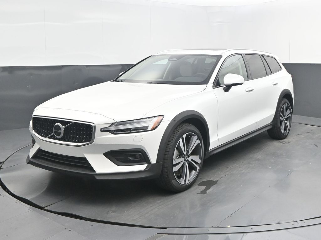 2026 VOLVO V60CC